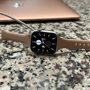 Apple Watch Series 7.